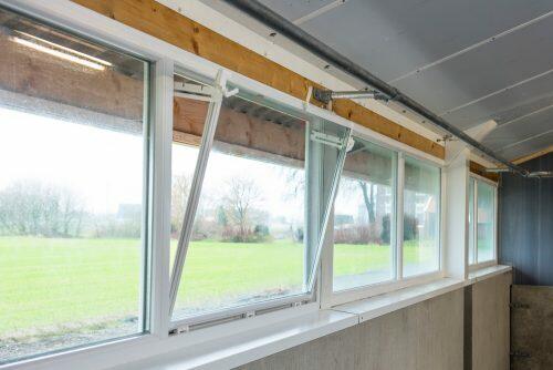 Bouwplast-Easy-Kippfenster mit Abdeckprofiel